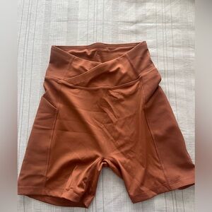 Cross over biker shorts with pockets